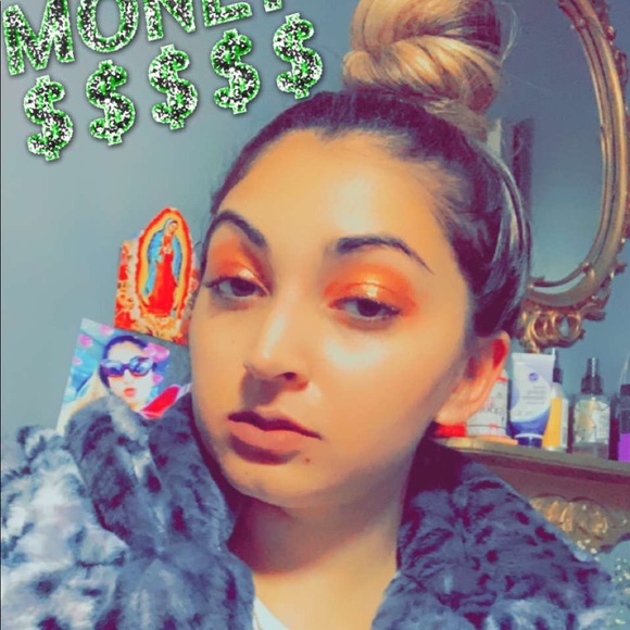 Hey, Iβm Sanam! Thank you for checking out my page - Picture 3 of 3